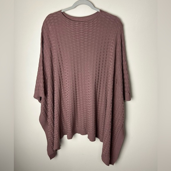 Lululemon Divinity Poncho *Woven - Picture 4 of 8